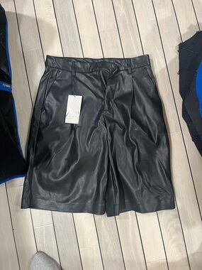 Zara men’s Black Faux Leather Pleated Bermuda Shorts